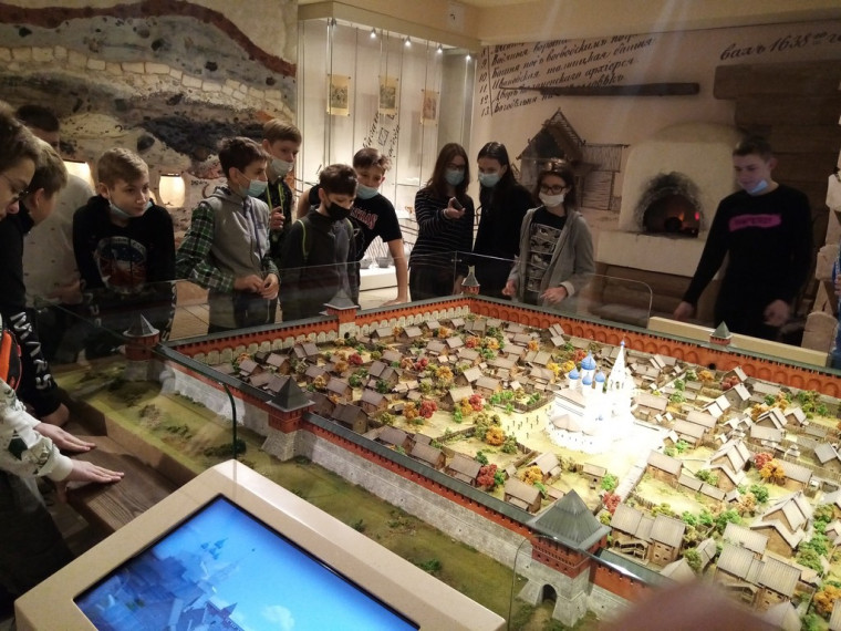 Учащиеся 6 В класса МБОУ «ЦО №21» города Тулы посетили музей «Тульский кремль».